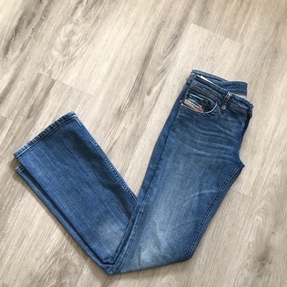 DIESEL size 28 mens ‘Lowky’ bootcut jeans. 32”L. Stretch quality denim.